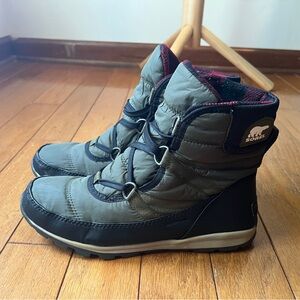 Sorel Waterproof Winter Boots Green Black Size 9 Plaid Lined